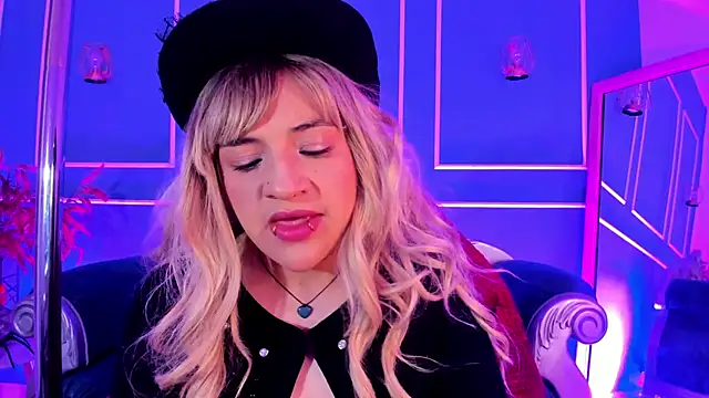 TaraTaylorr online show from January 7, 3:00 am