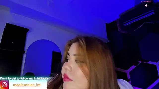 Snapshot of MadissonLee__ chatting on June 26, 3:45 am MadissonLee online show from June 26, 3:45 am
