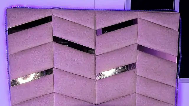 Snapshot of MadissonLee__ chatting on November 30, 12:17 pm MadissonLee online show from November 30, 12:17 pm