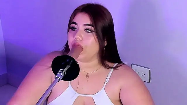 Snapshot of MadissonLee__ chatting on November 29, 7:25 pm MadissonLee online show from November 29, 7:25 pm