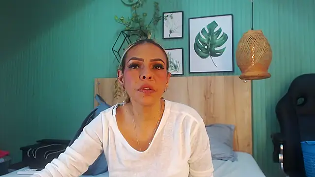 yessila parker online show from December 3, 5:45 pm