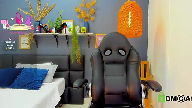 yessila parker online show from April 14, 9:14 am