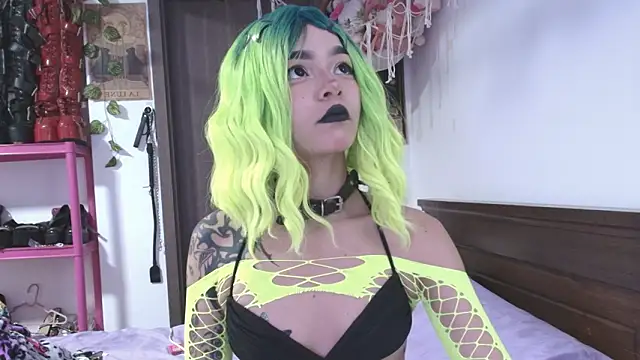 Snapshot of _mollycrystal chatting on February 16, 4:00 am mollycrystal online show from February 16, 4:00 am