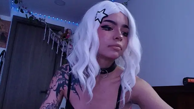 Snapshot of _mollycrystal chatting on February 20, 11:56 am mollycrystal online show from February 20, 11:56 am