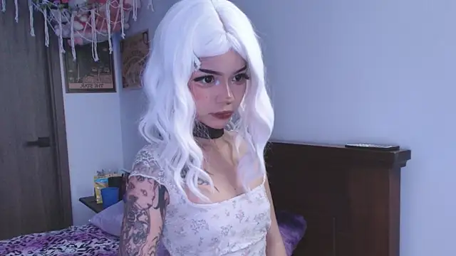 Snapshot of _mollycrystal chatting on February 13, 8:47 am mollycrystal online show from February 13, 8:47 am