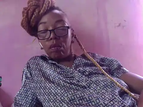 Snapshot of Ladyzee25 chatting on June 15, 5:01 pm Ladyzee25 online show from June 15, 5:01 pm