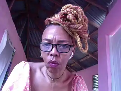 Snapshot of Ladyzee25 chatting on June 9, 9:27 pm Ladyzee25 online show from June 9, 9:27 pm