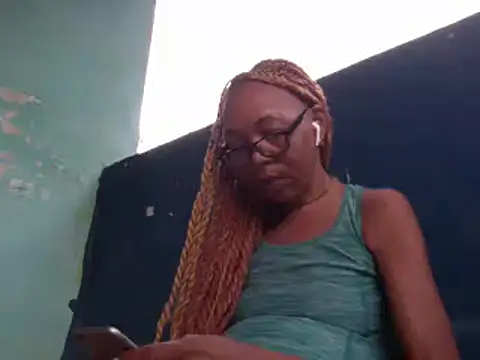 Snapshot of Ladyzee25 chatting on June 21, 11:21 pm Ladyzee25 online show from June 21, 11:21 pm