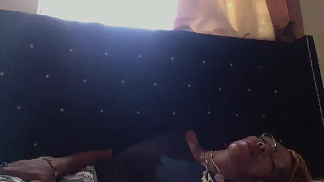 Ladyzee25 online show from October 21, 2:38 pm