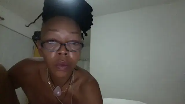 Snapshot of Ladyzee25 chatting on September 24, 5:47 am Ladyzee25 online show from September 24, 5:47 am