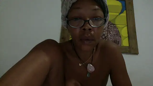 Snapshot of Ladyzee25 chatting on September 19, 2:48 am Ladyzee25 online show from September 19, 2:48 am