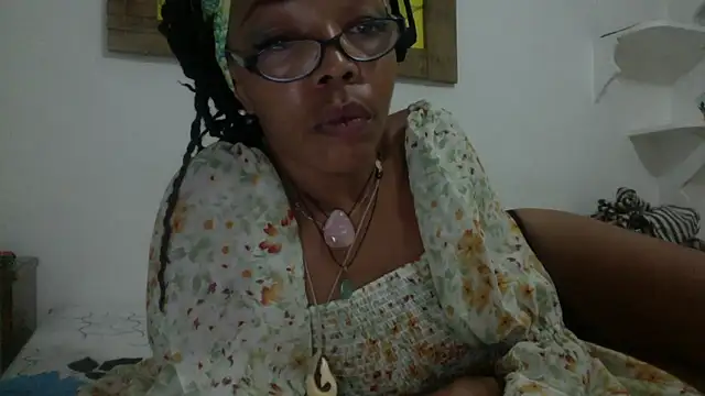 Snapshot of Ladyzee25 chatting on September 25, 11:33 pm Ladyzee25 online show from September 25, 11:33 pm