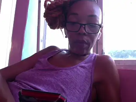 Snapshot of Ladyzee25 chatting on June 20, 7:19 pm Ladyzee25 online show from June 20, 7:19 pm