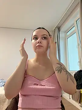 Miss Vic online show from May 29, 1:17 pm