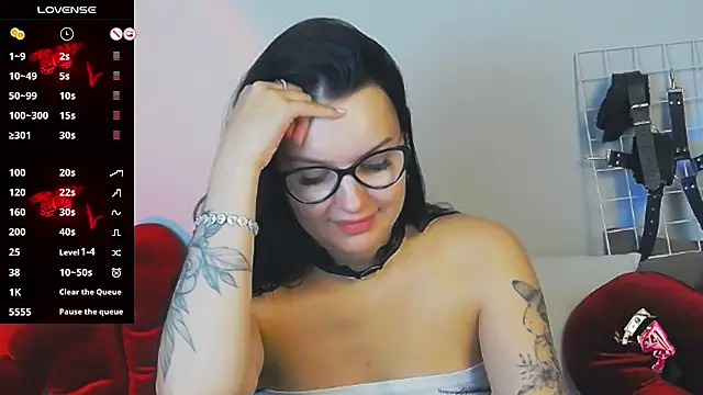 Miss Vic online show from December 13, 8:04 pm