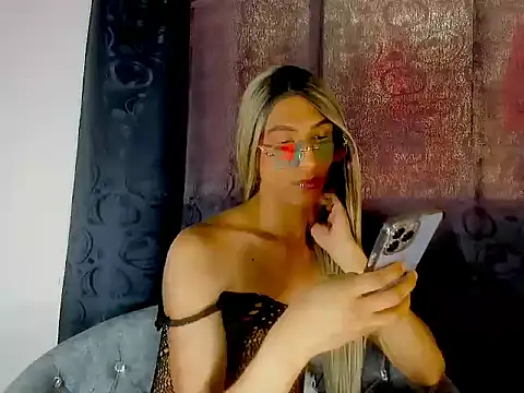 SweetDesaire1 online show from April 7, 3:36 pm