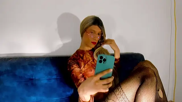 SweetDesaire1 online show from October 2, 4:54 pm
