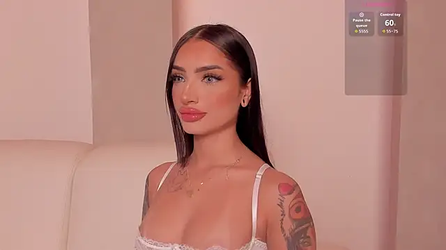 Snapshot of PeytonReeds chatting on January 13, 3:21 am PeytonReeds online show from January 13, 3:21 am