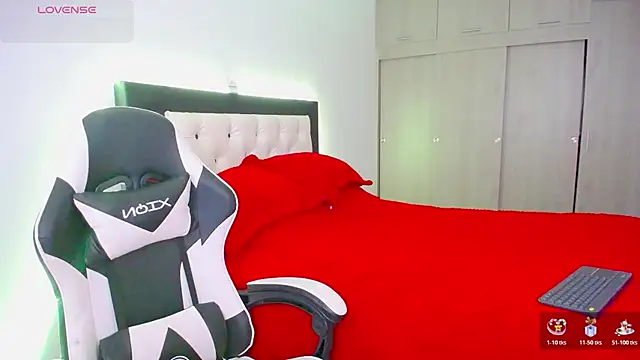 CarolinneFiotti online show from November 13, 3:27 pm