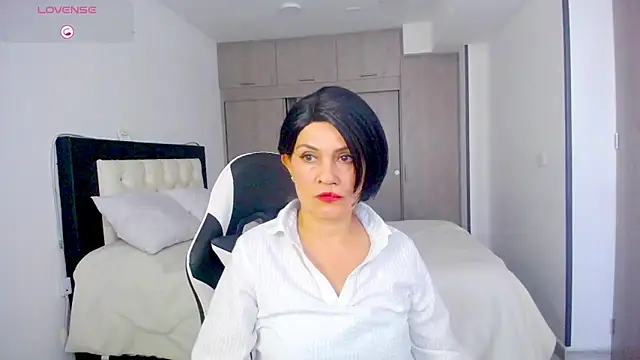 CarolinneFiotti online show from November 29, 3:56 pm