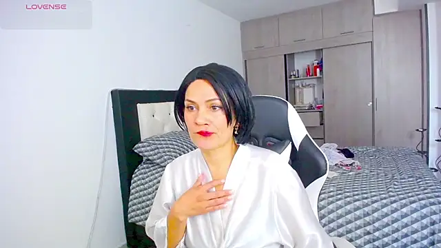 CarolinneFiotti online show from November 25, 2:28 pm