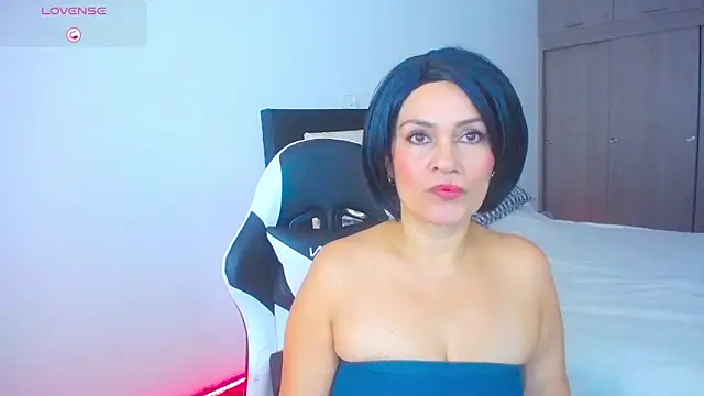 CarolinneFiotti online show from November 3, 1:58 pm