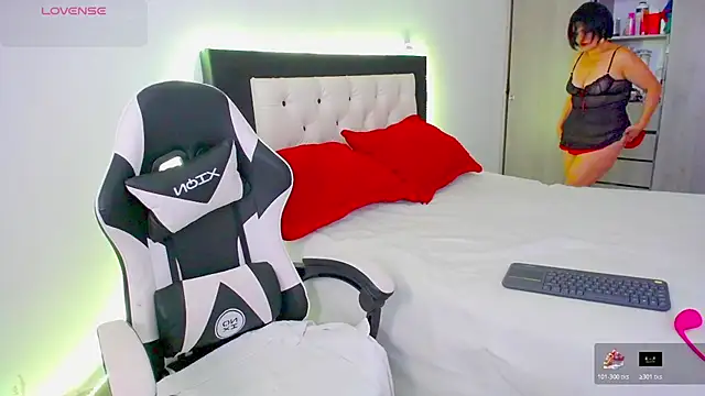 CarolinneFiotti online show from November 20, 1:23 pm