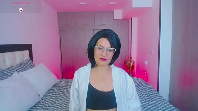 Snapshot of CarolinneFiotti chatting on September 22, 1:28 pm CarolinneFiotti online show from September 22, 1:28 pm