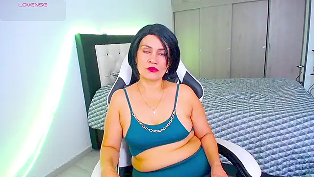 CarolinneFiotti online show from November 24, 4:18 pm