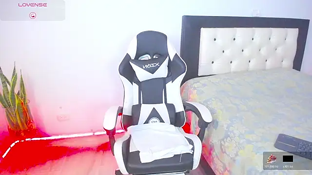 CarolinneFiotti online show from October 29, 12:59 pm