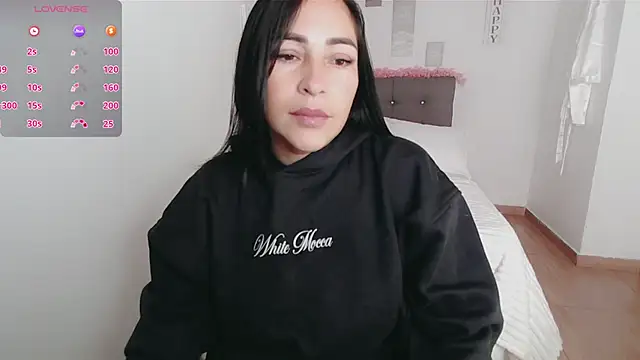 Snapshot of luna_lgomez_ chatting on October 15, 12:02 pm luna lgomez  online show from October 15, 12:02 pm
