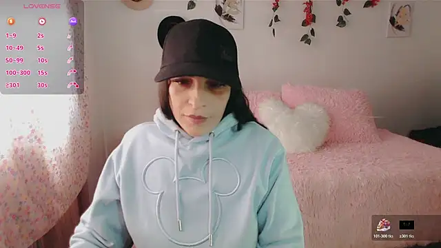 luna lgomez  online show from November 12, 12:42 pm