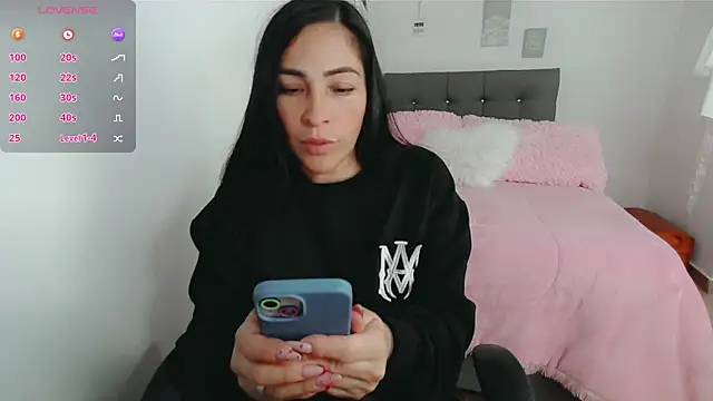 luna lgomez  online show from December 23, 5:18 am