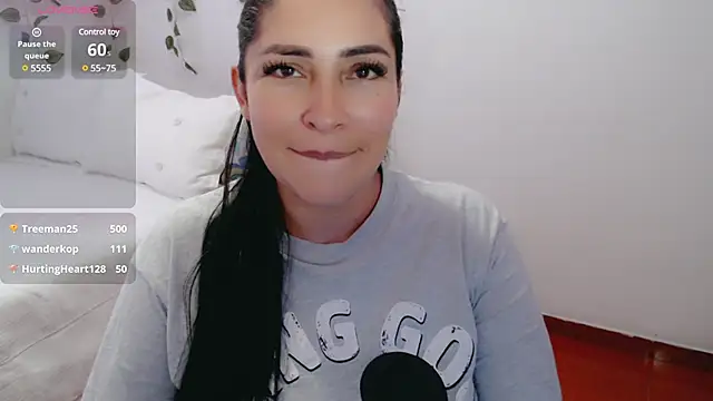 Snapshot of luna_lgomez_ chatting on March 22, 2:03 pm luna lgomez  online show from March 22, 2:03 pm