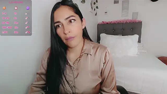 luna lgomez  online show from January 14, 5:38 pm