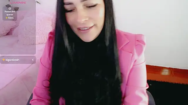 Snapshot of luna_lgomez_ chatting on March 5, 3:29 pm luna lgomez  online show from March 5, 3:29 pm