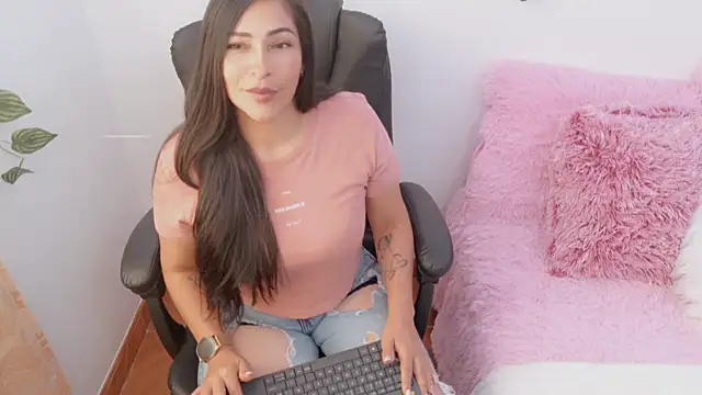 luna lgomez  online show from May 29, 12:11 pm