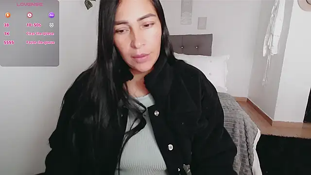 luna lgomez  online show from November 26, 1:11 pm