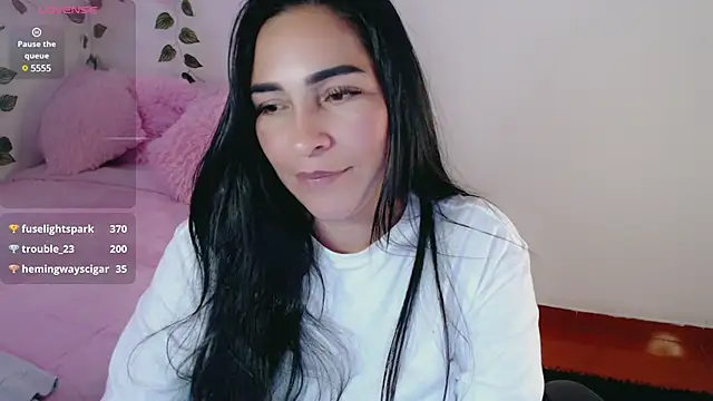 Snapshot of luna_lgomez_ chatting on March 1, 4:44 pm luna lgomez  online show from March 1, 4:44 pm