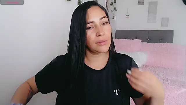 luna lgomez  online show from February 22, 1:13 pm