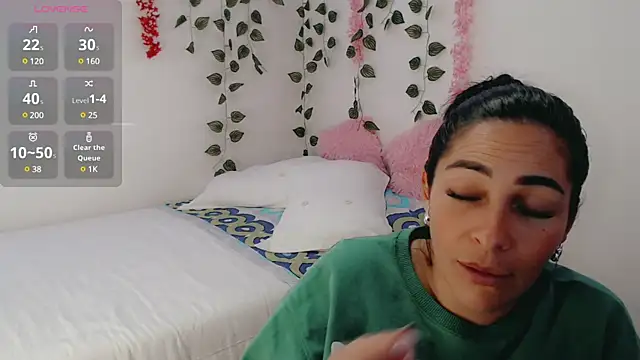 Snapshot of luna_lgomez_ chatting on March 18, 5:23 pm luna lgomez  online show from March 18, 5:23 pm