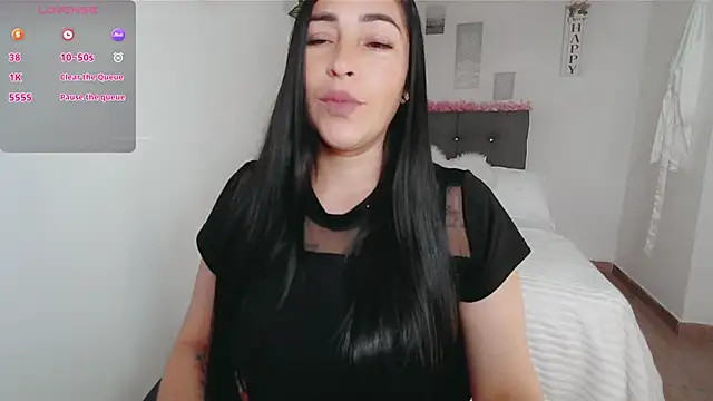 Snapshot of luna_lgomez_ chatting on October 7, 12:06 pm luna lgomez  online show from October 7, 12:06 pm