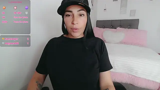 luna lgomez  online show from December 17, 1:38 pm