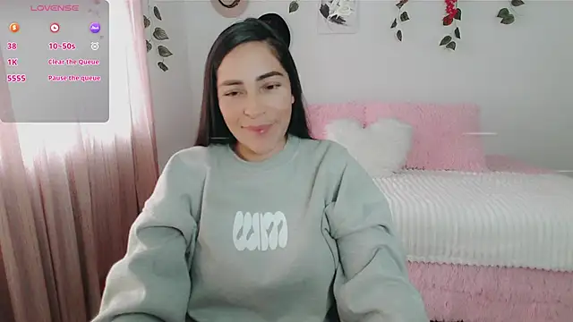 luna lgomez  online show from October 31, 2:02 pm