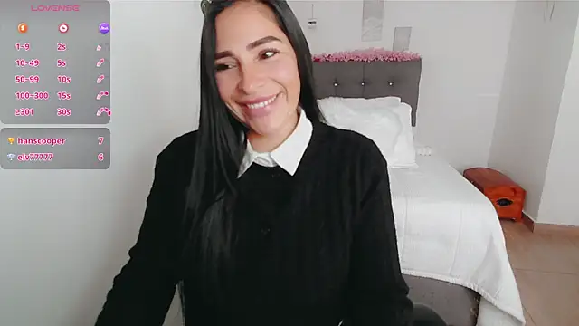 luna lgomez  online show from January 5, 5:27 pm