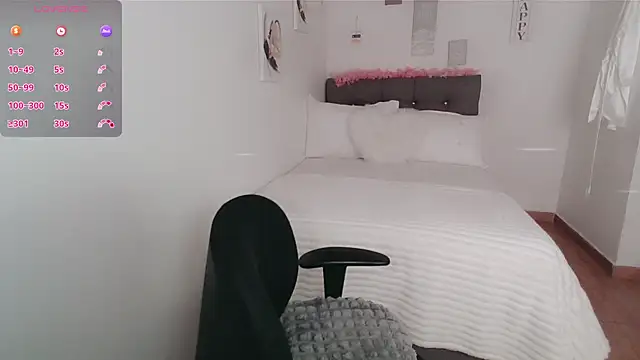 Snapshot of luna_lgomez_ chatting on October 1, 1:37 pm luna lgomez  online show from October 1, 1:37 pm