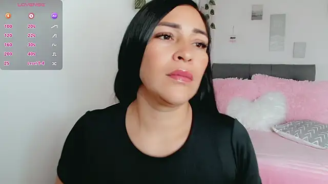 luna lgomez  online show from February 6, 12:56 pm