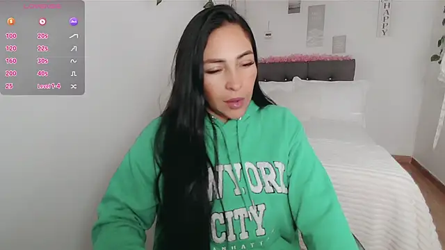 Snapshot of luna_lgomez_ chatting on September 18, 3:37 pm luna lgomez  online show from September 18, 3:37 pm