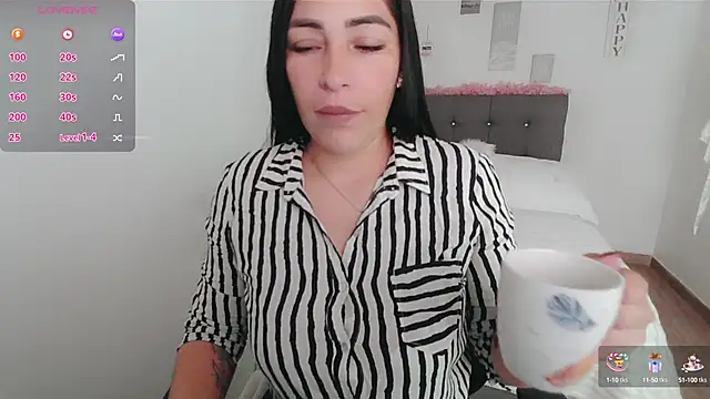 Snapshot of luna_lgomez_ chatting on October 9, 12:17 pm luna lgomez  online show from October 9, 12:17 pm