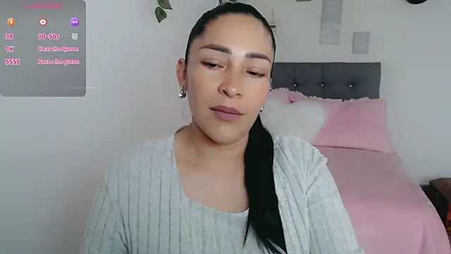 luna lgomez  online show from March 5, 12:13 pm